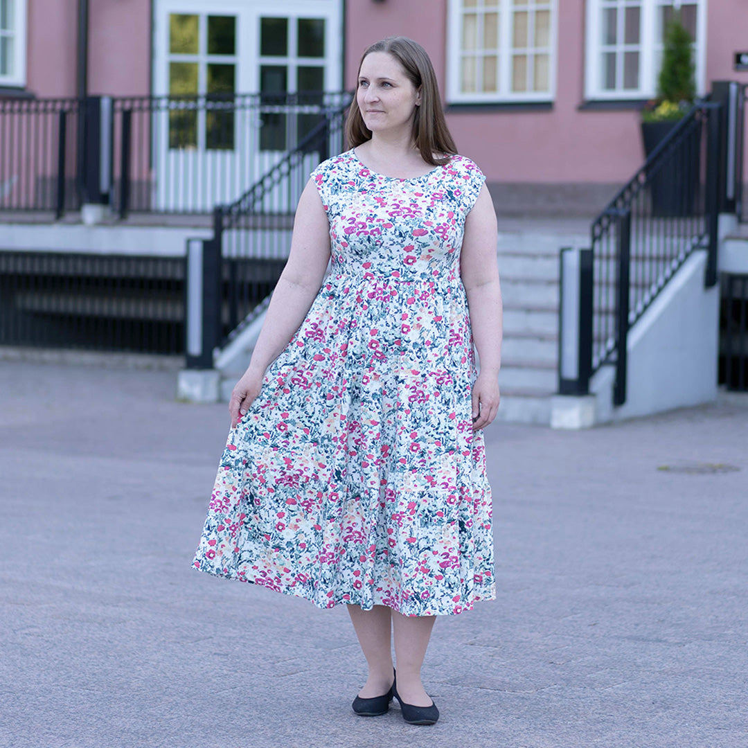 PILKE, Kello- ja frillahelmamekko